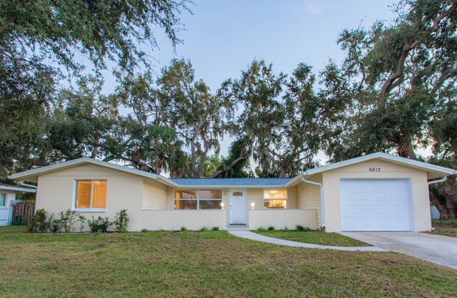 Sarasota Home in the Gulf gate neighborhood 5 minutes from the beach