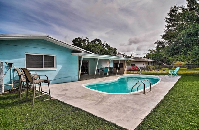 Sarasota Home w/Large Backyard & Water Access