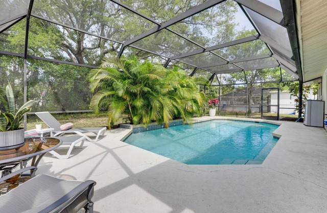 Sarasota Home w/Private Pool ~ 10 Mi to Beach!