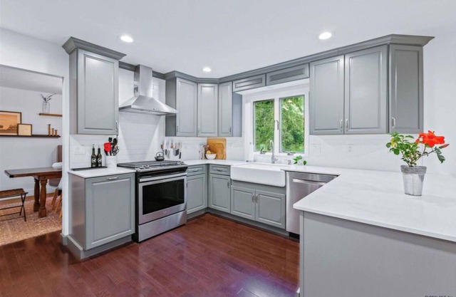 Saratoga Links track rental 4 bed 2.5 bath. Sleeps 8!