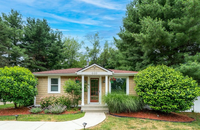 Saugatuck Area - 2BR Hot Tub, Pet Friendly, Large Fully Fenced Yard!