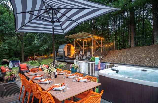 Sauna-Hot Tub-Arcades-Outdoor Theater-Sleeps 14!