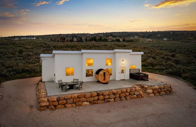 Sauna+Pet Friendly+Arcades+Lake Views+Hot Tub