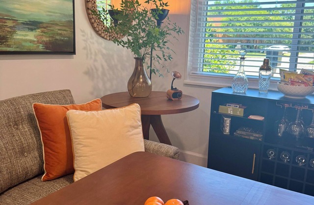 Savannah Spruce 2 Bedroom 1 Bath Private Driveway 5 Minutes To Historic Downtown