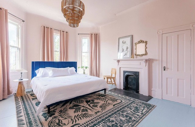 Savannah Stay with Style 3BR, Walk to Everything!