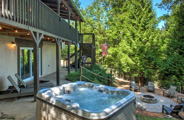 Scenic 3-Story Cabin w/Hot Tub, Panoramic Views, Near Hatley + Biltmore Pass