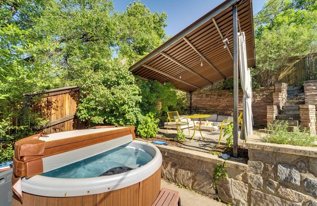 Scenic Boulder Home w/Hot Tub & Mountain Views!