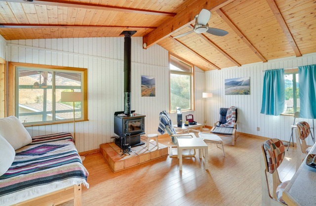 Scenic Kernville Getaway w/Deck & Mountain Views!