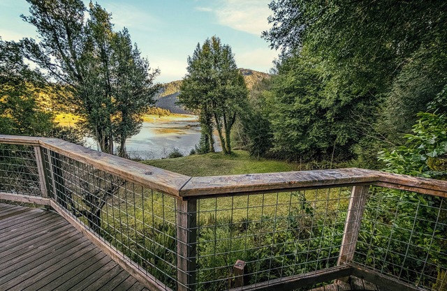 Scenic River Retreat w/Deck View Lawn Games Wood Stove
