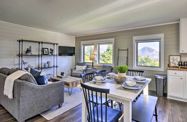 Scenic Studio w/Loft & View of the Columbia River
