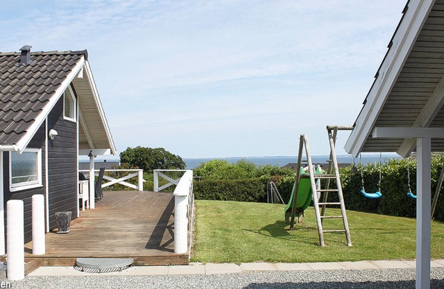 Schönes Ferienhaus in 2. Reihe zum Strand