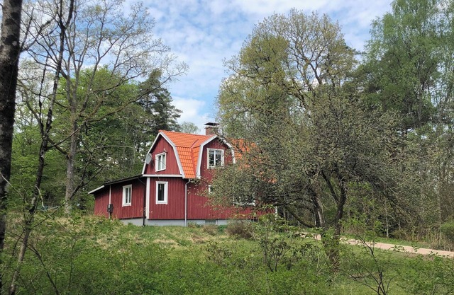 Schönes Ferienhaus Resthof Idylle im Wald auf Großem Grundstück