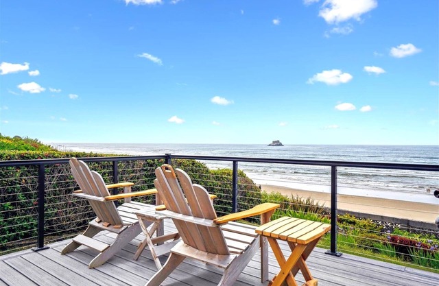 Schilling Beach House - Beachfront! - Beachcomber Vacation Homes