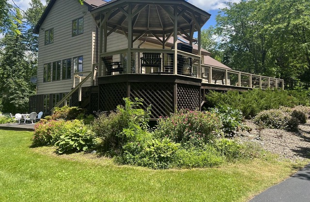Schoenlein Platz - Beautiful lake house, large lawn, swimming, fishing, big deck