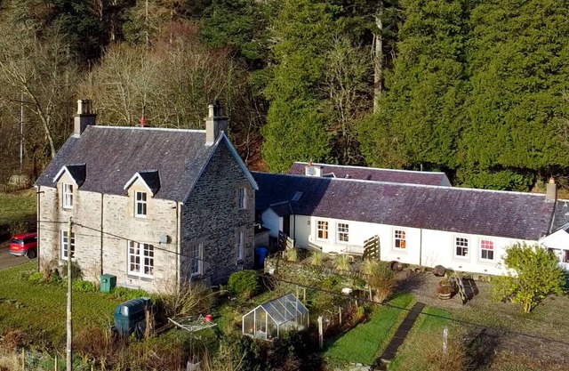 Scottish cottage close to the sea, traditional box bed style, sleeps 2