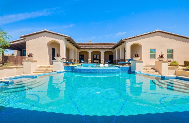 Scottsdale Oasis: 6BR, Dual Pools & 12-Person Spa