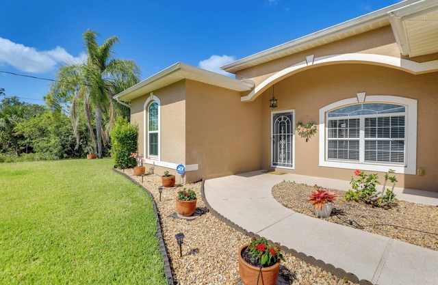 Screened Patio & Canal Views: Home in North Port!