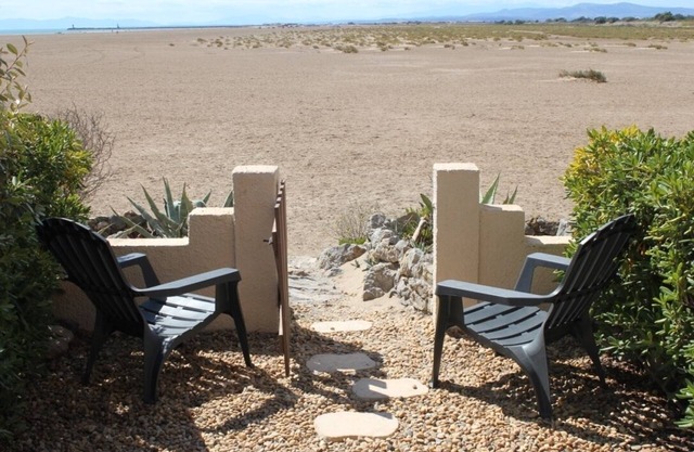 Sea and mountain view apartment 4 people on the beach in Gruissan les Ayguades