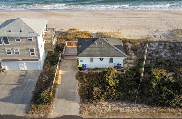 "Sea Biscuit" - Charming Updated Oceanfront Cottage