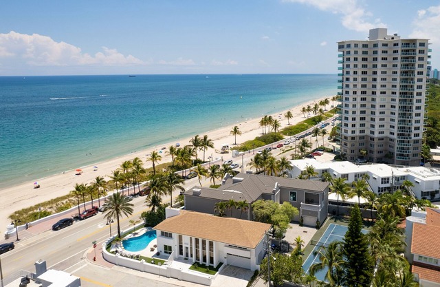 Sea Breeze by AvantStay | Across From Fort Lauderdale Beach! Pool, Fire pit!