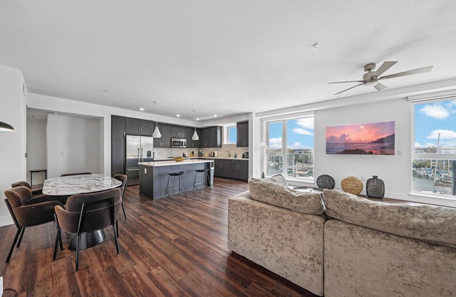 Sea Breeze Escape 3BR Coastal Gem w/2 Balconies