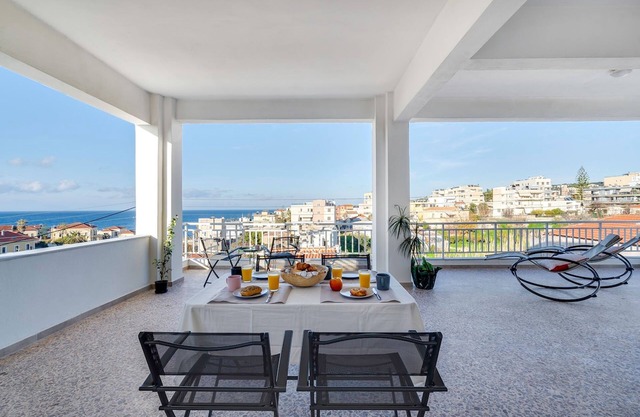 Sea, City and Mountain View Apartment