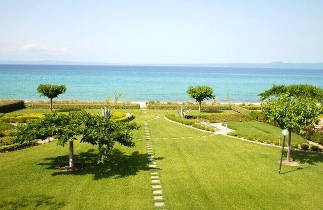 SEA FRONT LUXURY