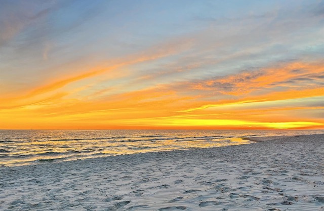 Sea Krewe~Beachfront~Sleeps 10~Updated