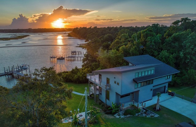 Sea La Vie: Waterfront 4BR Luxury Home for Nature Lovers w/Private Boat Dock