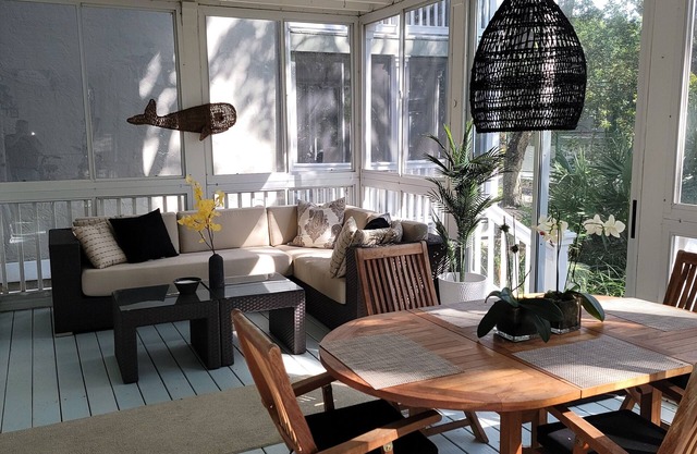 SEA OAKS - 2 BEDROOM GROUND LEVEL TENNIS VILLA IN LUSH GATED COMMUNITY
