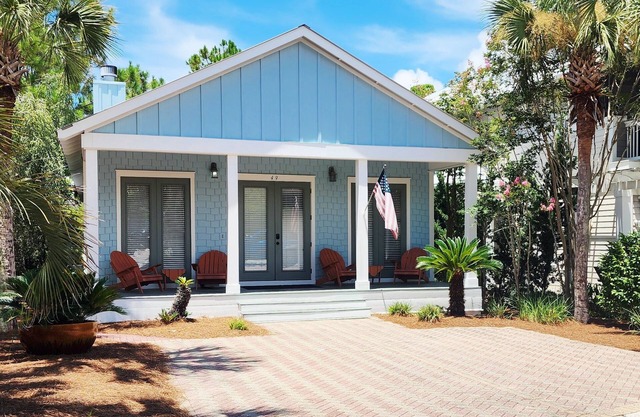 SEA-REST! Relaxed 5br 4ba home close to the beach! SNOWBIRD RATES!