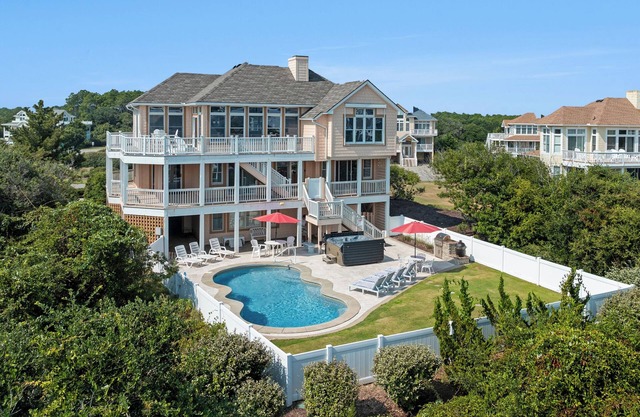 Sea Spot: Saltwater Pool, Hot Tub, Beach Club Access