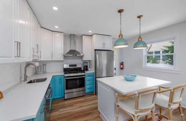 Sea Star Cottage - BRAND NEW 3BR/2.5BA Sleeps 8