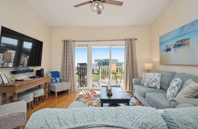 Sea Tales: Ocean View Condo with Community Pool, Hot Tub, Across from OKI Pier