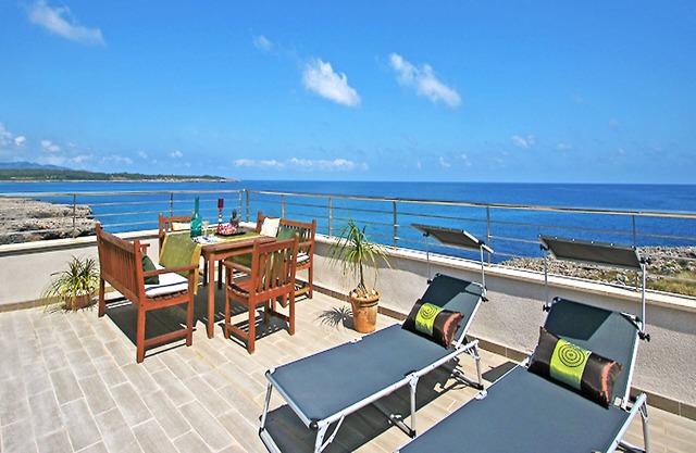Sea view, sun terrace, modern kitchen, air conditioning, close to beach, WiFi