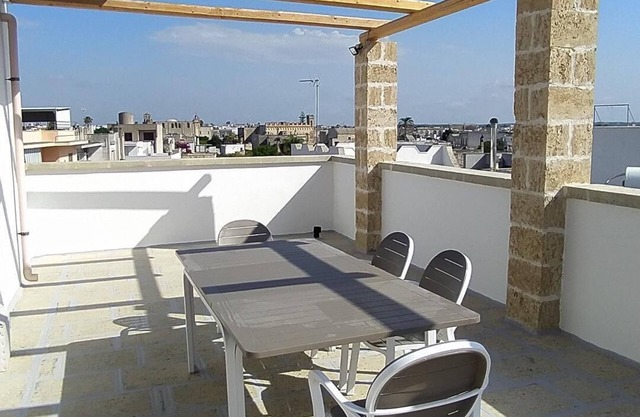Sea view terrace, 2 bathrooms, 3 bedrooms, living room WiFi Linkem, parking, 2 km mar