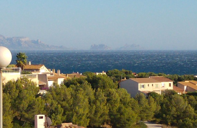 Sea view villa, 4 min walk from the beach, pool and air conditioning