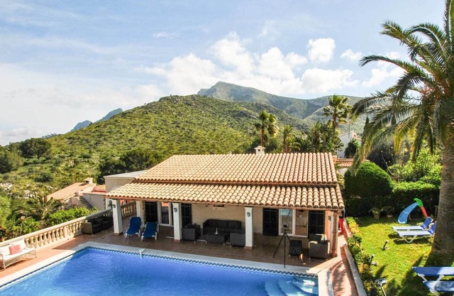 Sea-view Villa in Alcúdia with Private Pool