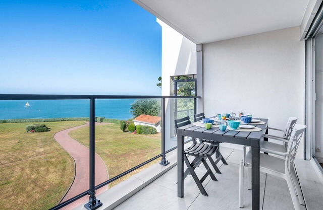 Seafront, apartment for 4 people