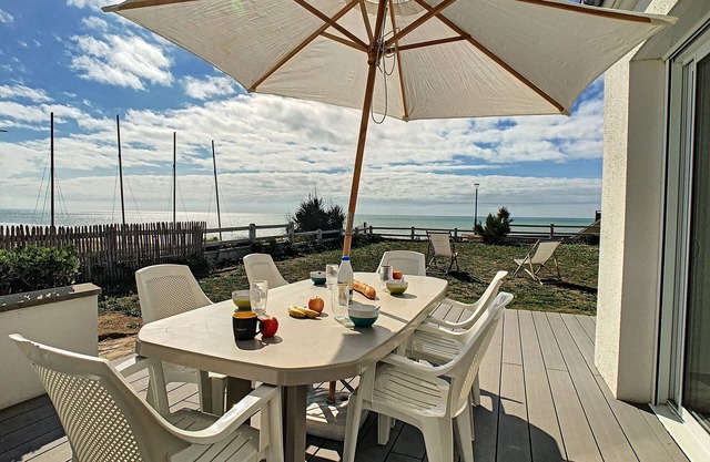 SEAFRONT VILLA SLEEPS 7