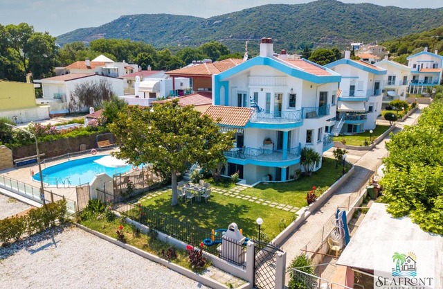 SeafrontGardenHouse