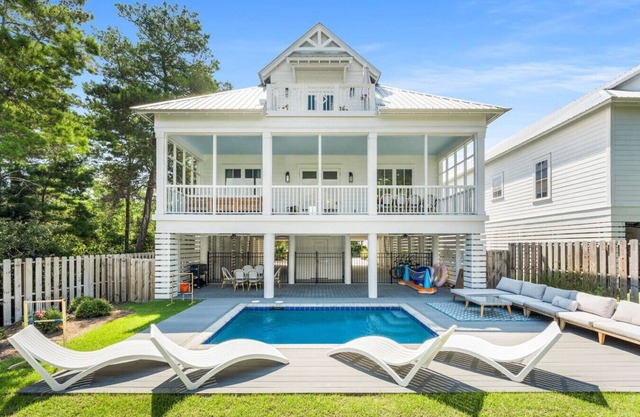 Seagrove Retreat near Seaside | Private Pool | Steps to Beach | Sleeps 10