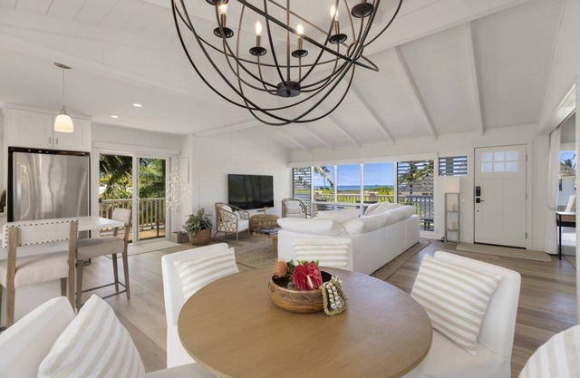 Seahorse Beach House: Calm Oasis w/Private Yard Just Steps from Kailua Beach