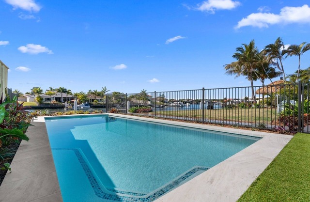 Seanna Blue: Relax & Indulge on the canal