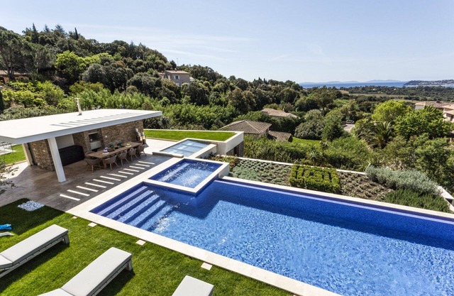 Seaside Bliss: Villa Colibri's Luxe Escape