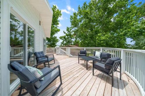 Seas & Greetings! 5BR 4BA House! Elegant Coastal Living Near the Shore