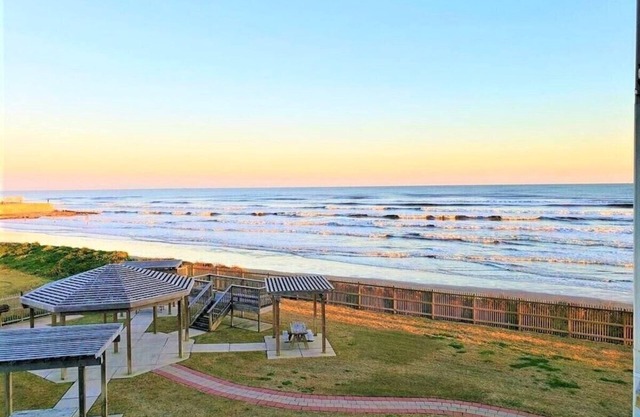 Seascape 2/2 Beachfront Condo Sunrise & Oceanview from 2 Balconies w/Heated Pool