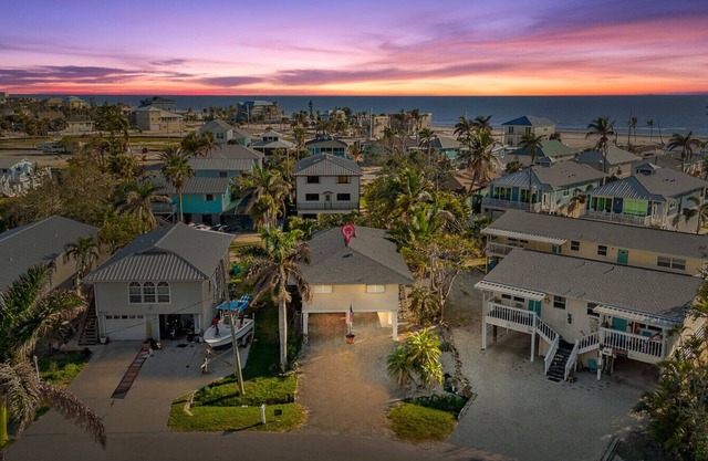Seashell Suites 2 - Steps to the Beach, Outdoor Shower, & More!