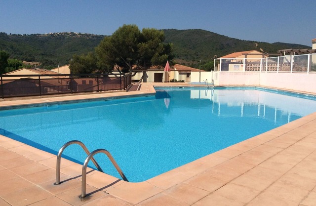 Seaside apartment in Les ISSAMBRES between FREJUS and SAINTE MAXIME