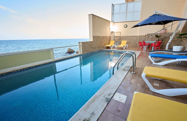 Seaside, foot in the waternCapcax residence 6